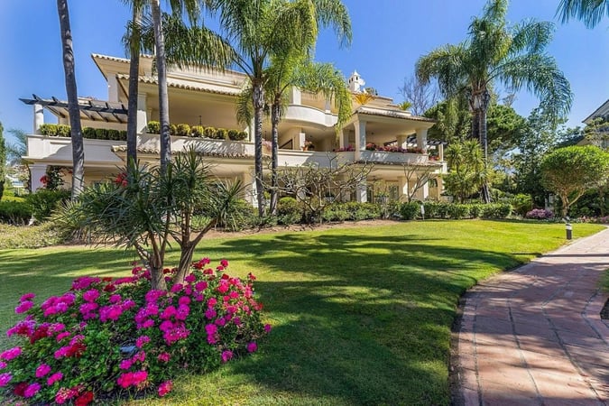 Apartment in Nueva Andalucia - view 1