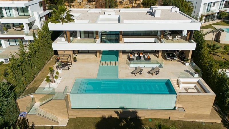 Villa in Benahavis - view 1