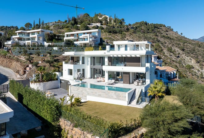 Villa in Benahavis - view 1
