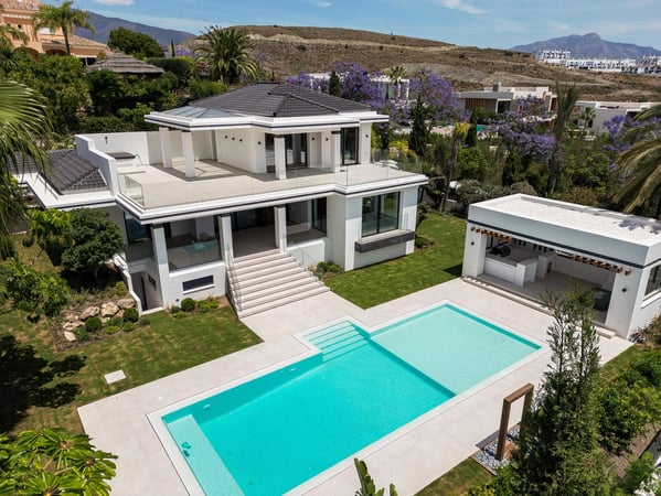 Villa in Benahavis - view 1