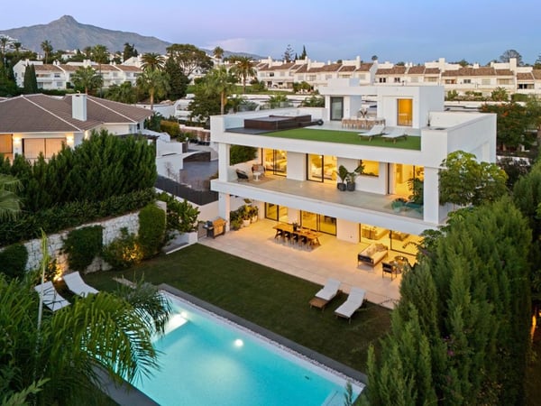 Villa in Nueva Andalucia - view 1