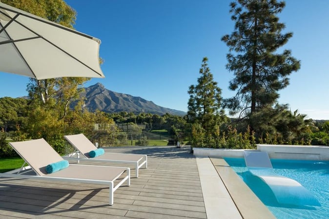 Villa in Nueva Andalucia - view 1