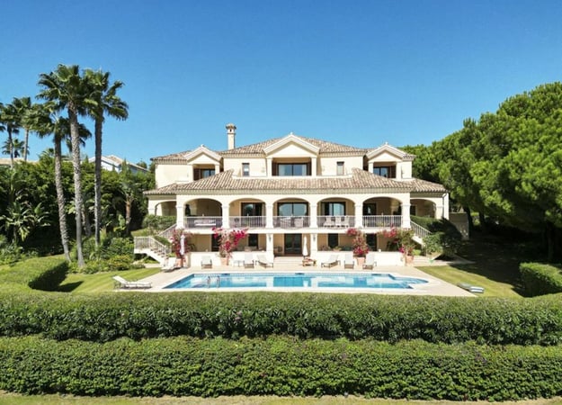 Villa in Sotogrande - view 1