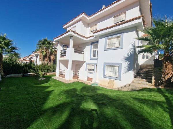 Villa in Manilva - view 1