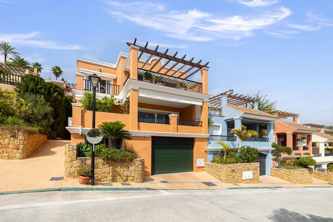 House in Nueva Andalucia - view 1