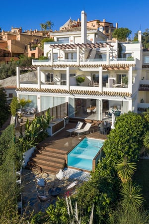Apartment in Nueva Andalucia - view 1