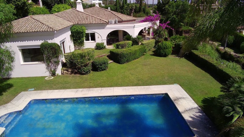 Villa in Sotogrande - view 1