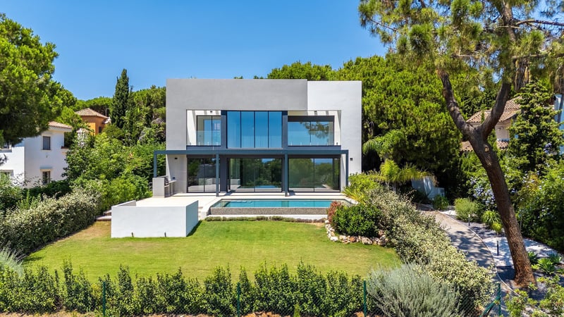 Villa in Artola - view 1