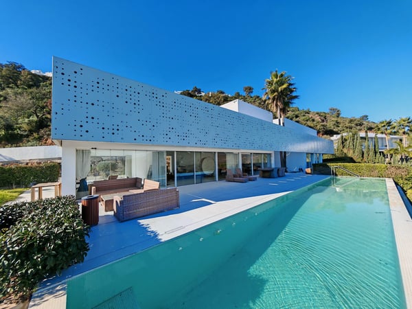 Villa in Artola - view 1
