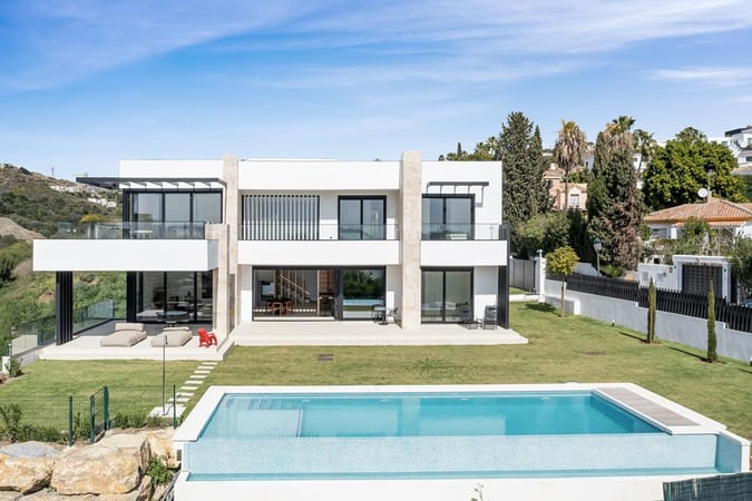 Villa in Benahavis - view 1