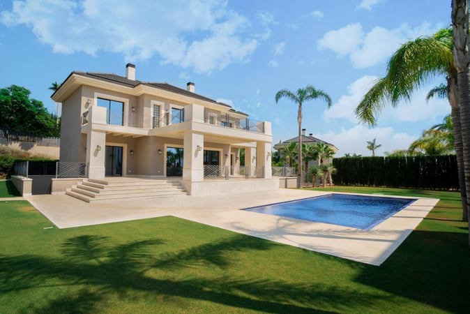 Villa in El Paraiso - view 1