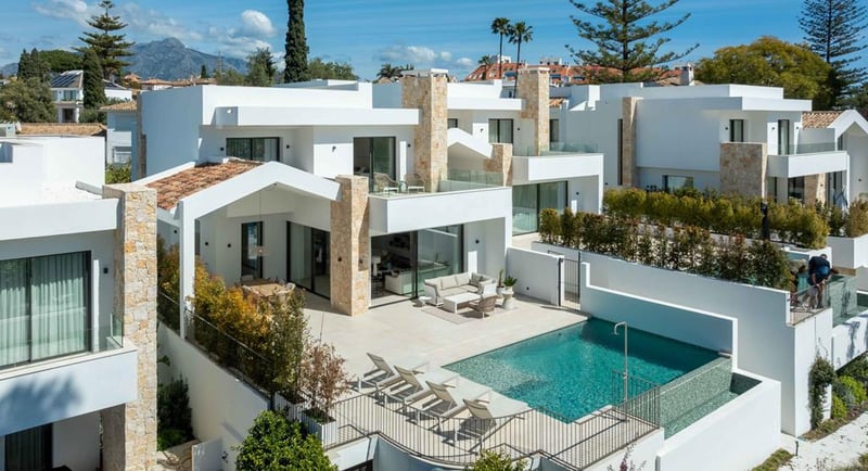 Villa in San Pedro de Alcantara - view 1
