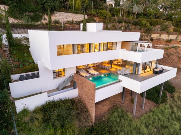 Villa in Benahavis - view 1