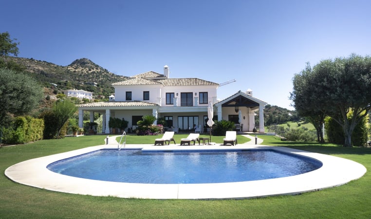 Villa in Benahavis - view 1