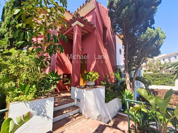 House in La Alcaidesa - view 1