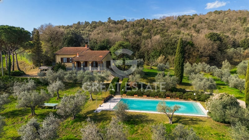 House in Monte San Savino - view 1