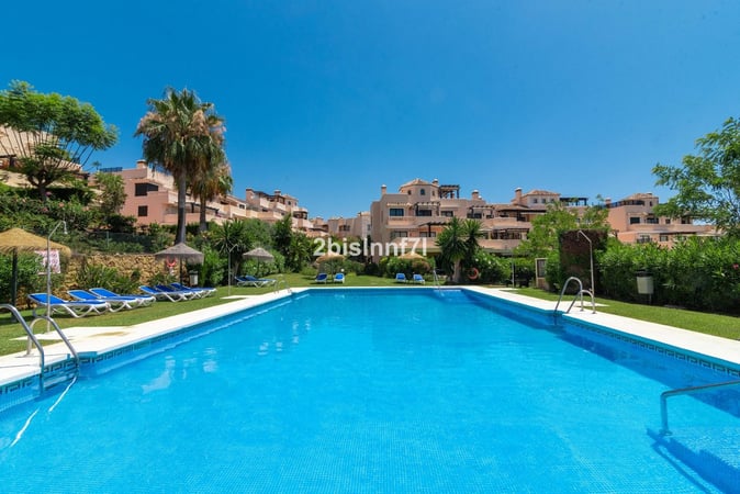 Apartment in Elviria - view 1