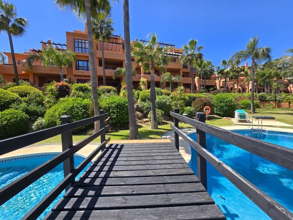 Apartment in La Mairena - view 1