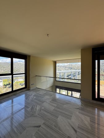 Apartment in Benahavis - view 1