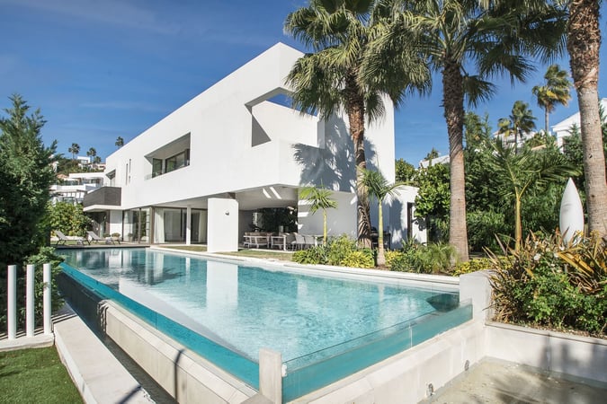 Villa in Benahavis - view 1