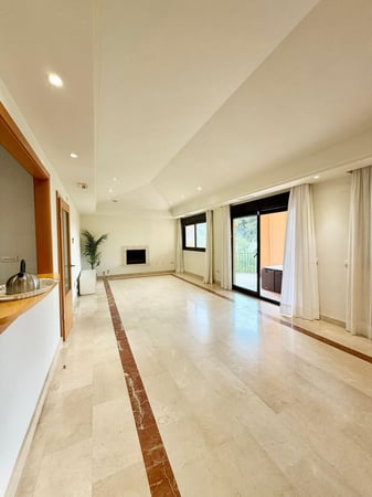 Apartment in Puerto Banus - view 1