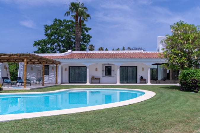 Villa in Guadalmina - view 1