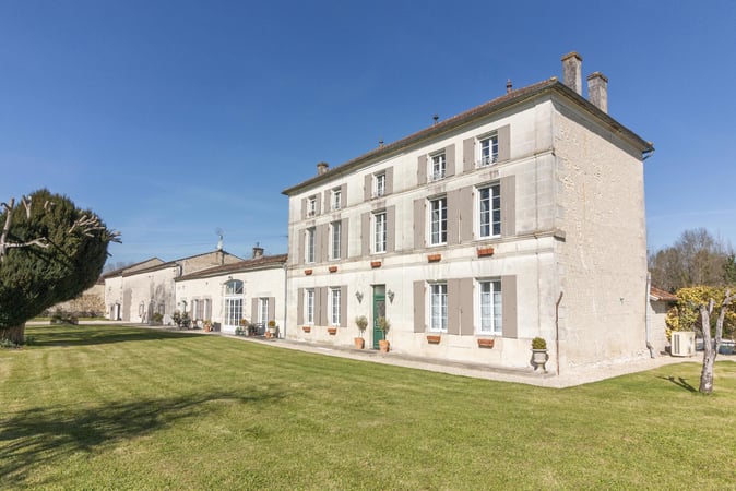 House in Perignac - view 1
