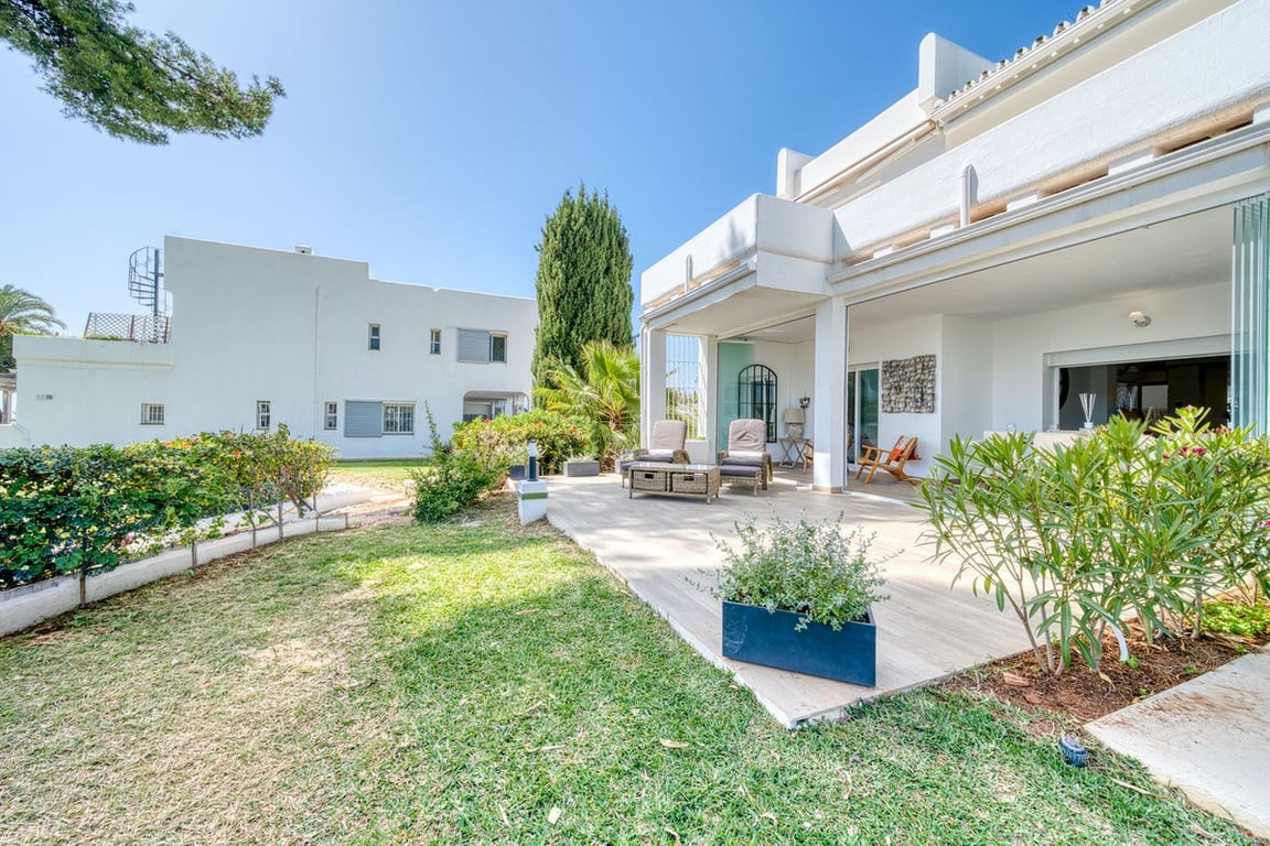 House in Nueva Andalucia - Image 2