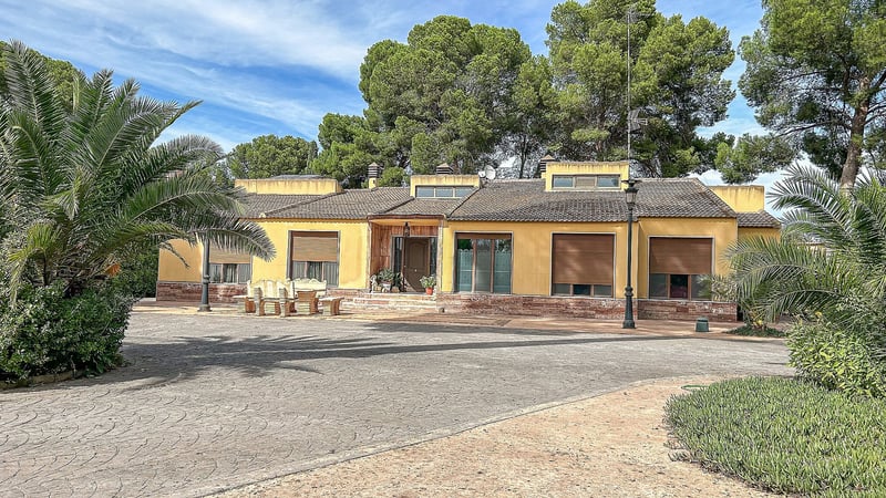 House in Yecla - view 1