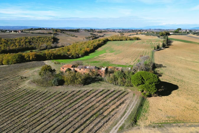 House in Fasciano - view 1