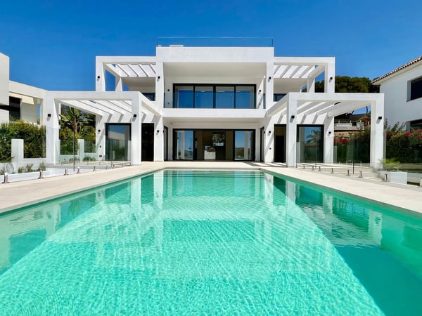 Villa in Elviria - view 1