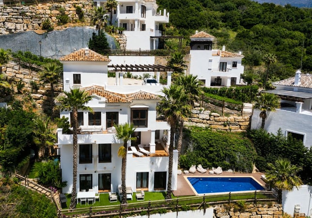 Villa in Benahavis - view 1