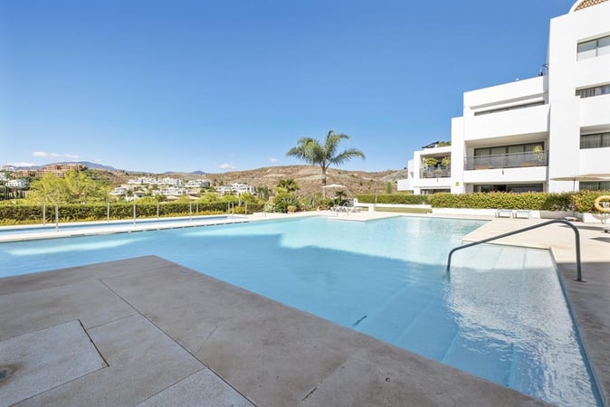 Apartment in Benahavis - view 1