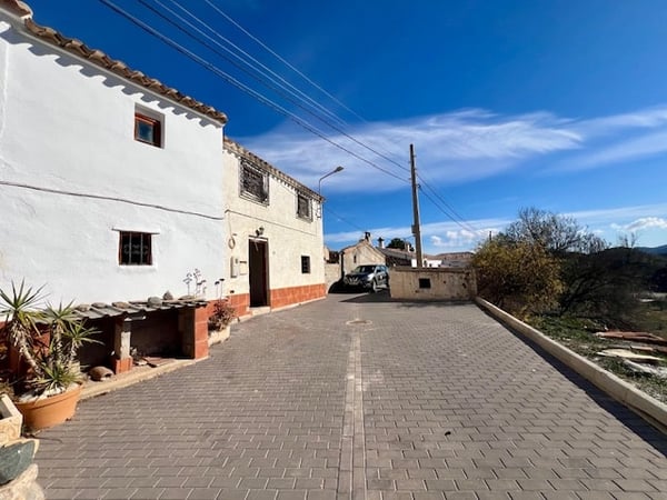 House in La Alameda - view 1