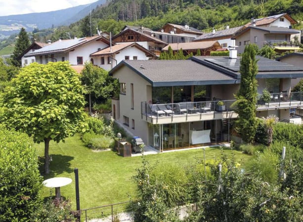 Villa in Sarnes - view 1