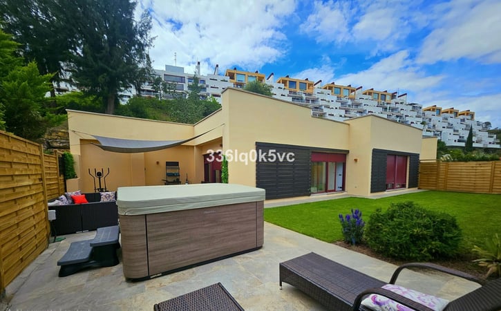 Villa in Benahavis - view 1