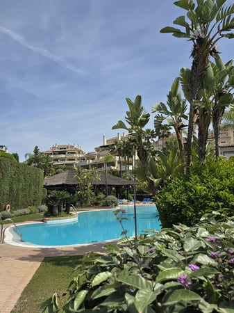 Apartment in Benahavis - view 1