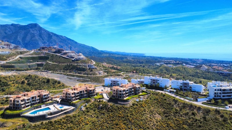 Apartment in Benahavis - view 1