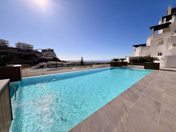 Apartment in Benahavis - view 1