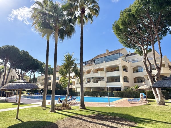 Apartment in Elviria - view 1