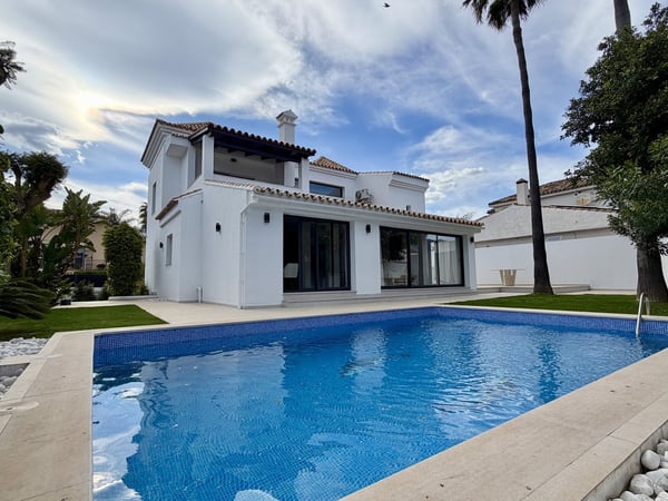 Villa in Puerto Banus - view 1