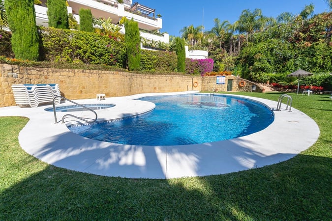 Apartment in Nueva Andalucia - view 1
