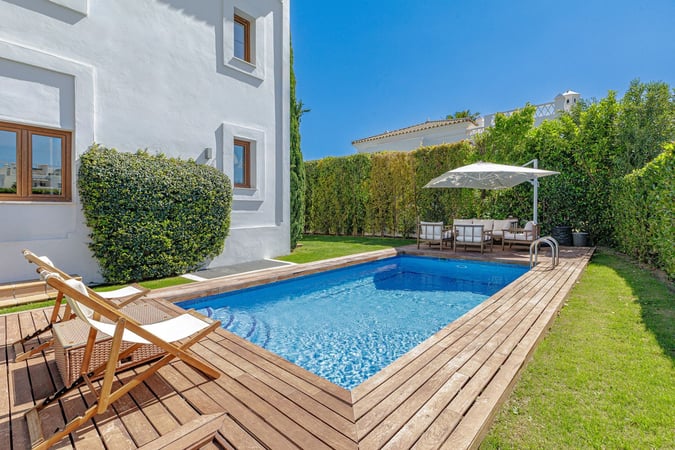 Villa in Estepona - view 1