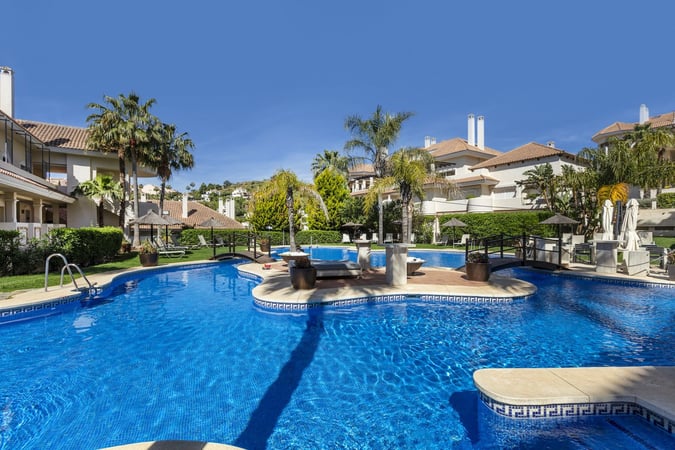 Apartment in Nueva Andalucia - view 1