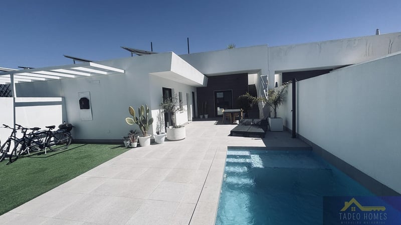 Villa in Roldan - view 1