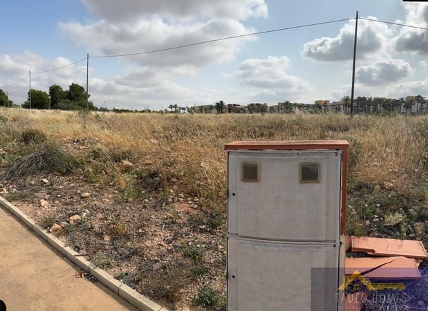 Land in Hacienda del Alamo - view 1
