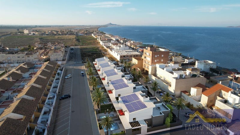 Villa in Los Nietos - view 1