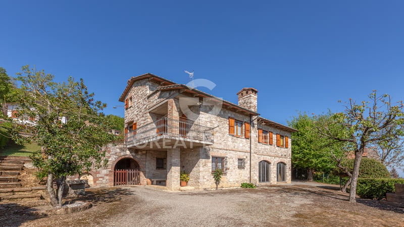 House in Sarteano - view 1