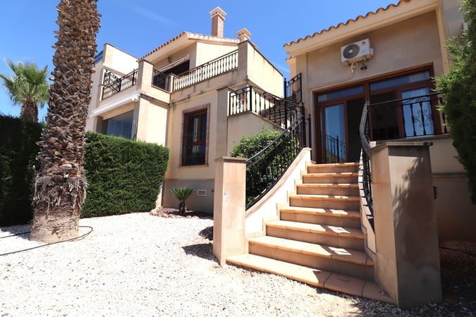 House in Algorfa - view 1
