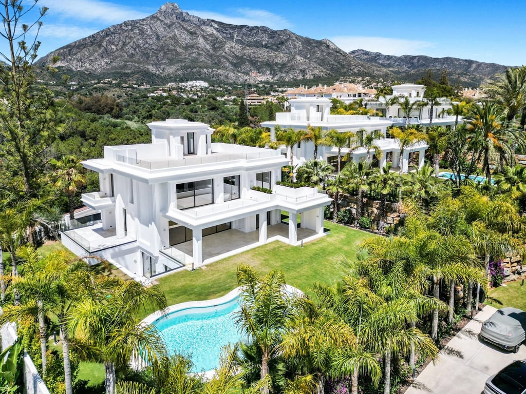 Villa in Playa Duque Marbella - Image 3